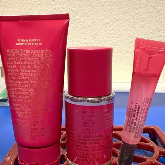 Victoria’s Secret Pink Merry Pom Set Lotion Mist Lip Oil Pomegranate NEW - Picture 2 of 4
